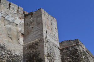 Замок Сохаил (Замок Фуэнхирола) - впечатляющее укрепленное сооружение, построенное веками - Замок и территория теперь являются туристической достопримечательностью и местом проведения мероприятий.
